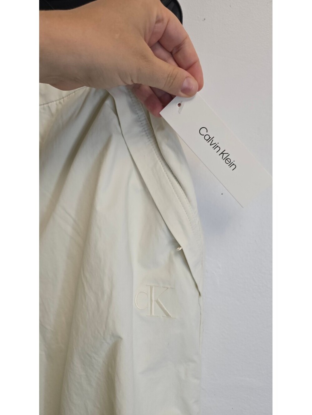 Calvin Klein Jeans Cargo Parachute Pants Ivory M NWT - Picture 5 of 10
